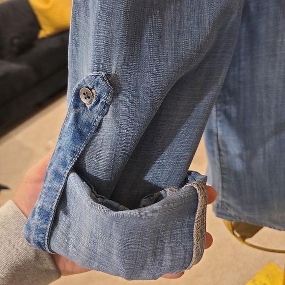 Women's Classic Long/Roll Up Sleeve Button Down Denim Chambray Shirt, Size M - Picture 7 of 7